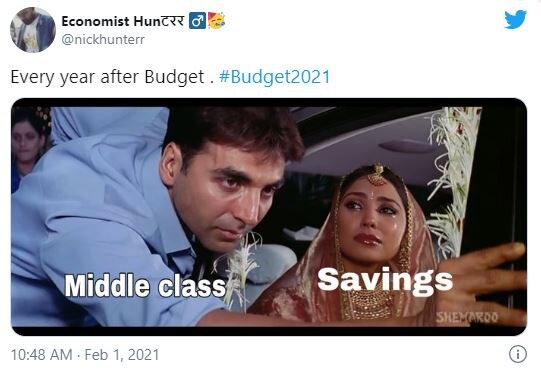 सोशल मीडिया पर फनी मीम्स की आई बाढ़