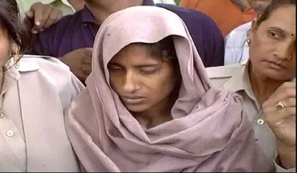 शबनम ने कुल्हाड़ी से कर दी 7 लोगों की हत्या