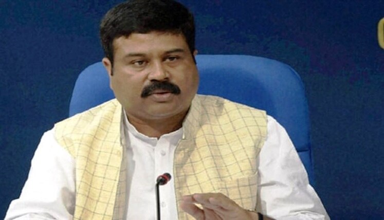 सरकार पेट्रोल-डीजल पर टैक्स घटाने के मूड में नहीं 