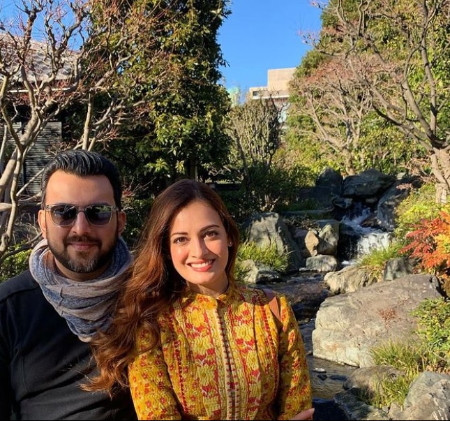 दीया म‍िर्जा-साह‍िल सांगा  