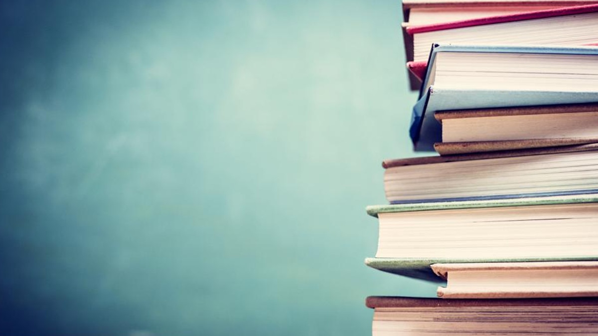 दिव्यांग छात्र पैरों से लिखकर देगा 10वीं की परीक्षा, एक हाथ अल्पवि‍कस‍ित तो दूसरा है ही नहीं  