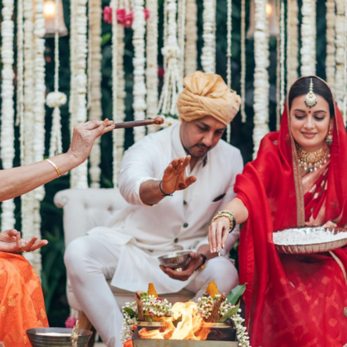 दीया म‍िर्जा-वैभव रेखी  