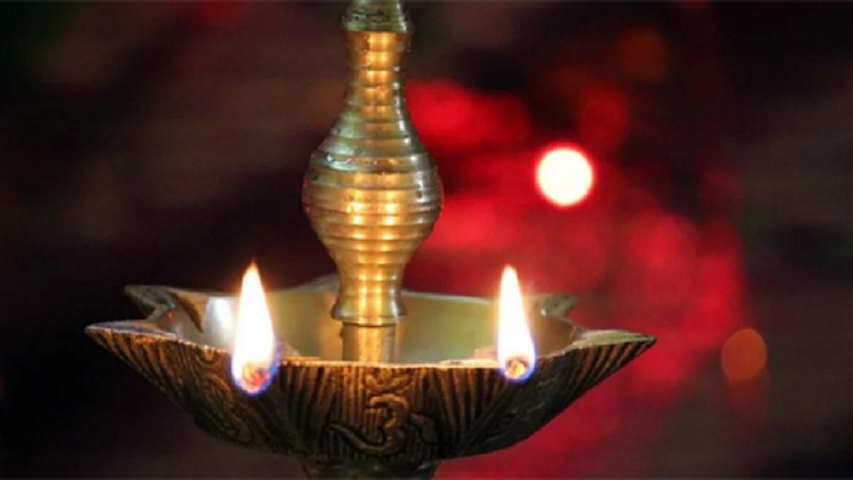 धन और समृद्धि के लिए इस दिशा में जलाएं दीपक