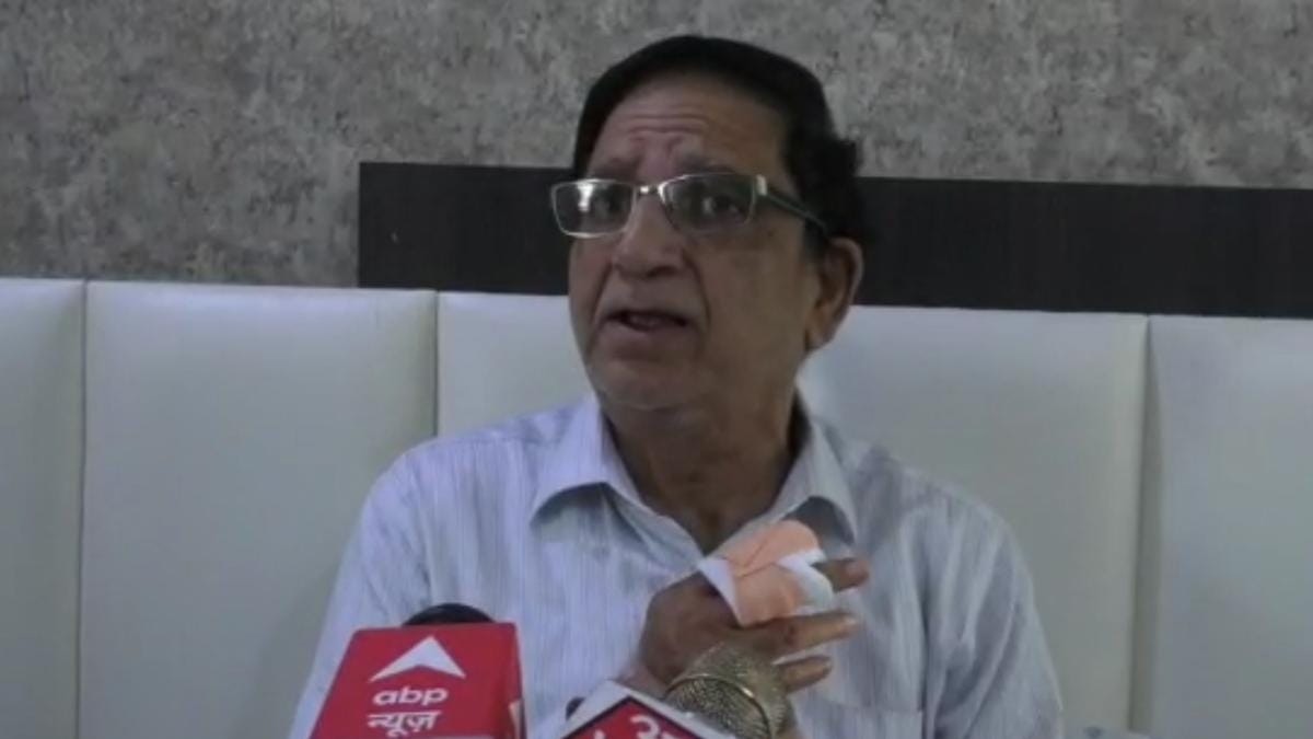 मरीज ने अपने दोनों दोस्तों को बुलाकर किया विवाद.