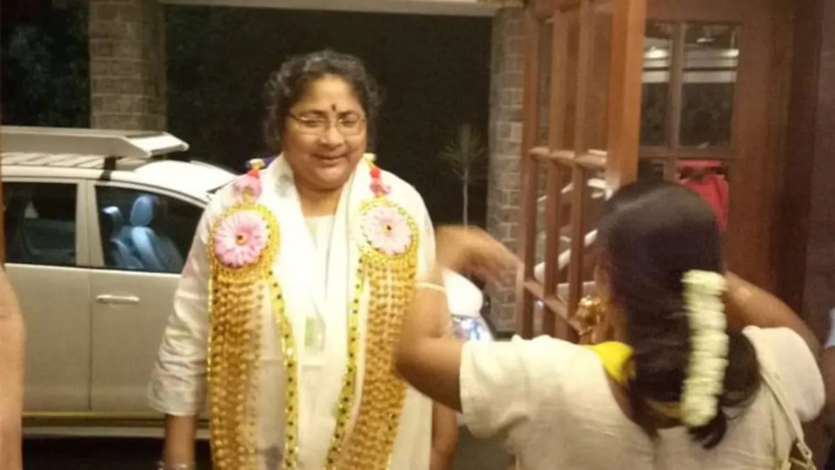 ममता के साथ TMC की महिला ब्रिगेड