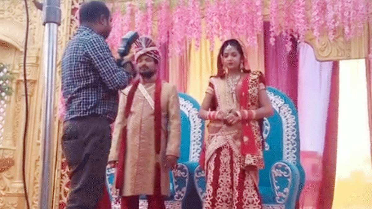 दुल्हन को छुआ, तो दूल्हे ने जड़ दिया थप्पड़ (फोटो वायरल वीडियो ग्रैब)