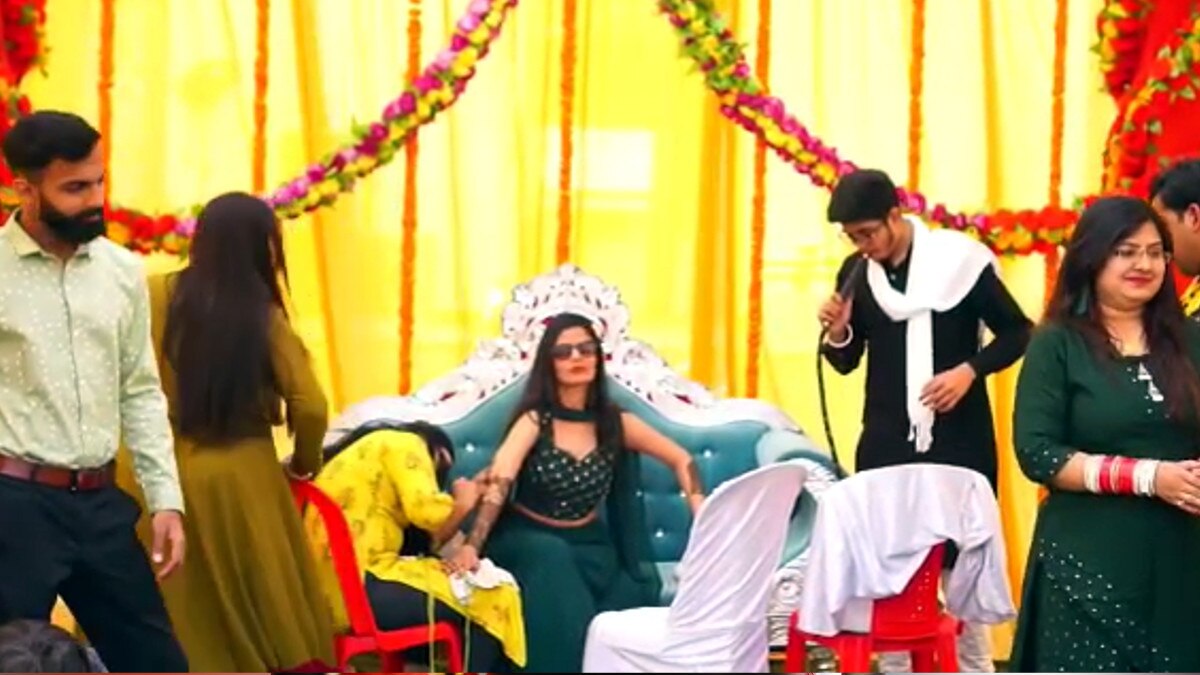 घोड़ी पर सवार होकर न‍िकली दुल्हन, बारात‍ियों ने जमकर लगाए ठुमके