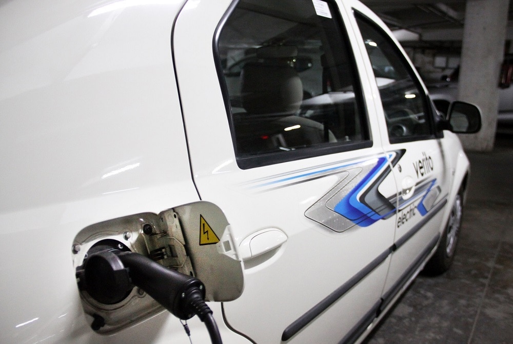 महंगी है ई-कारें