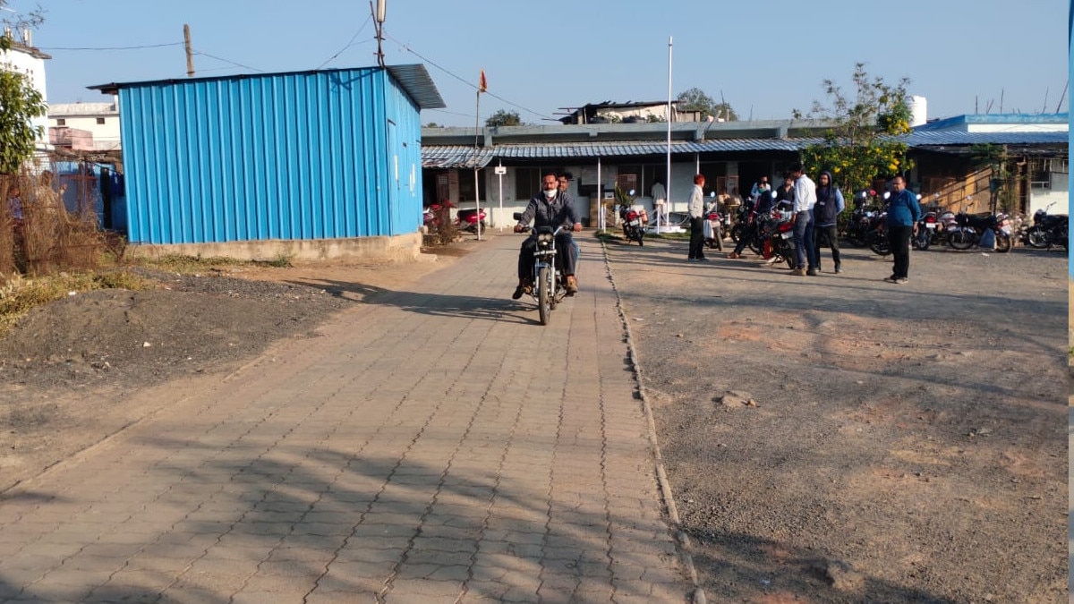  7 रुपये में 35 KM चलती है ये पुरानी बाइक, जुगाड़ से इलेक्ट्र‍िक बना दी 18 साल पुरानी गाड़ी  