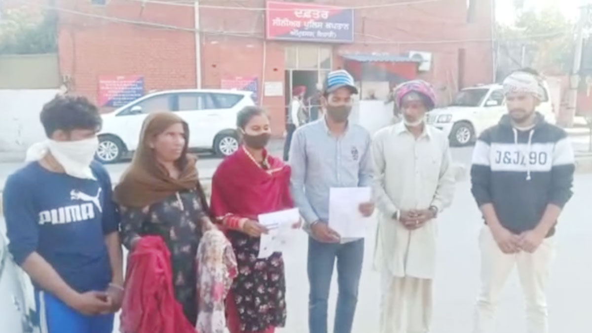 भागकर शादी करने पर लड़की के परिजनों ने लड़के के घर में लगा दी घर में आग (फोटो- अमित शर्मा)