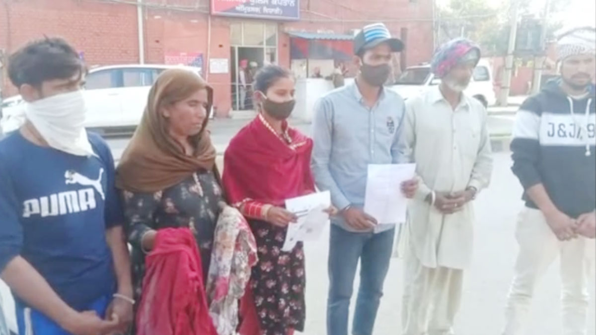 भागकर शादी करने पर लड़की के परिजनों ने लड़के के घर में लगा दी घर में आग (फोटो- अमित शर्मा