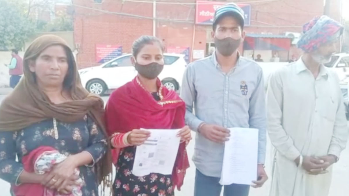 भागकर शादी करने पर लड़की के परिजनों ने लड़के के घर में लगा दी घर में आग (फोटो- अमित शर्मा)