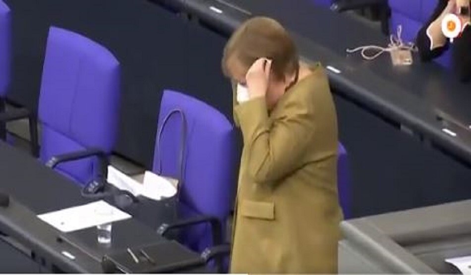 मास्क भूलने पर घबरा गईं जर्मन चांसलर