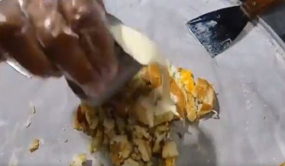 चिकन बर्गर से बनाया आइसक्रीम