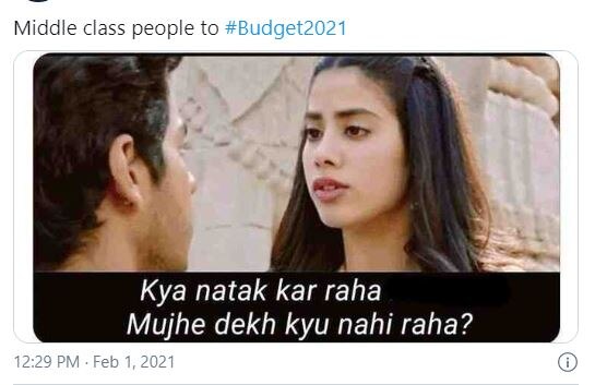 सोशल मीडिया पर फनी मीम्स की आई बाढ़