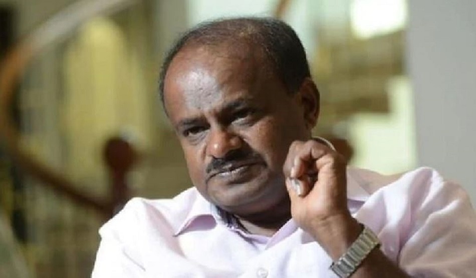 कर्नाटक के पूर्व CM के घर घुसे तीन लोग