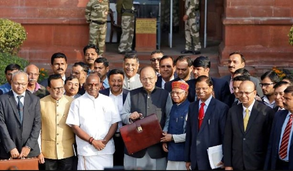  बहीखाता के बाद टैब में पहुंचा आम बजट