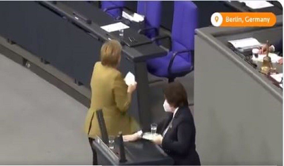 मास्क भूलने पर घबरा गईं जर्मन चांसलर