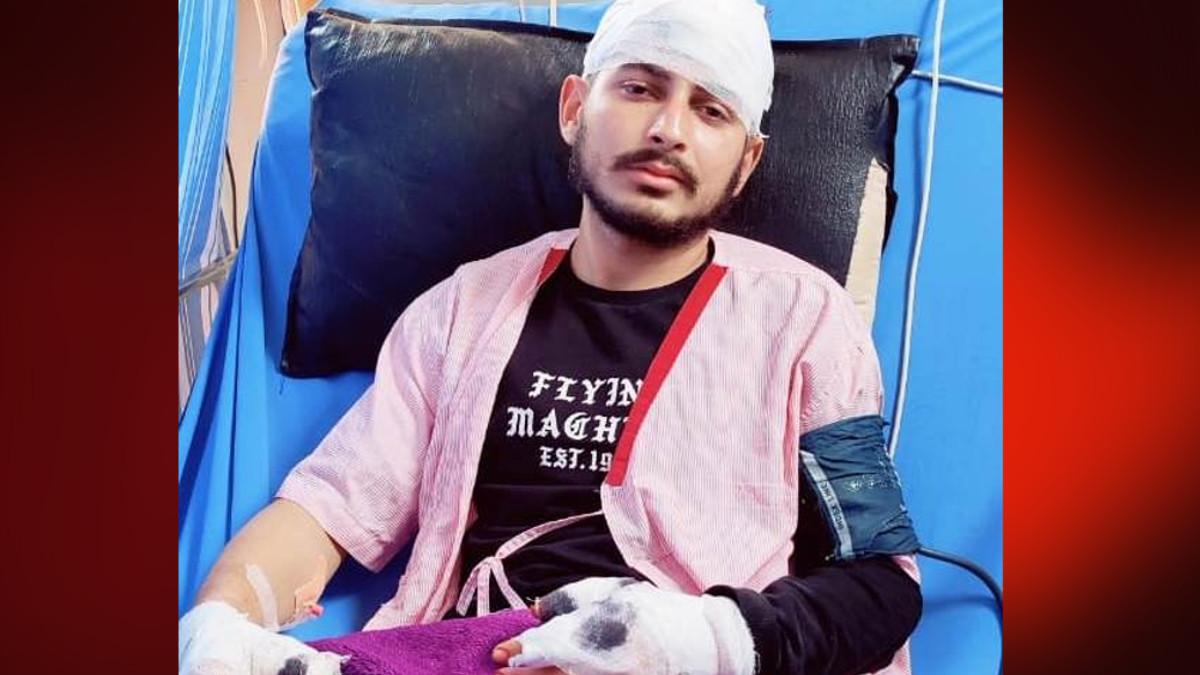 खूनी संघर्ष में घायल युवक.