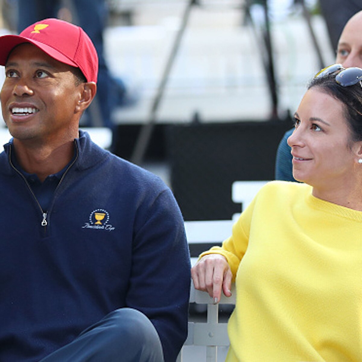 टाइगर वुड्स अपनी महिला साथी के साथ