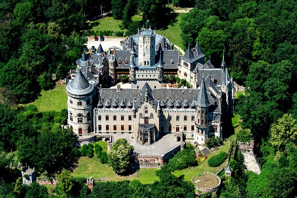 सिर्फ 87 रुपये में बेच दिया 135 कमरों का महल