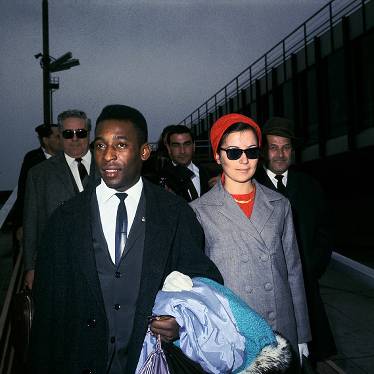 पेले अपनी महिला साथी के साथ