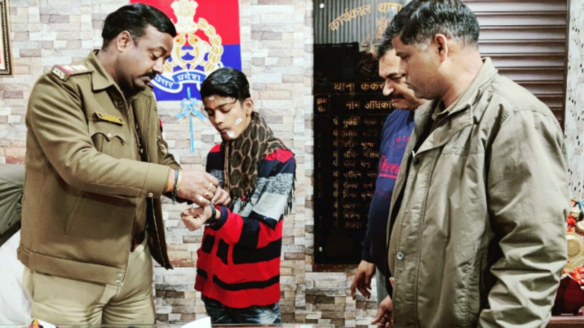 थाने में मनाया अनमोल का जन्मदिन (फोटो- उस्मान चौधरी)