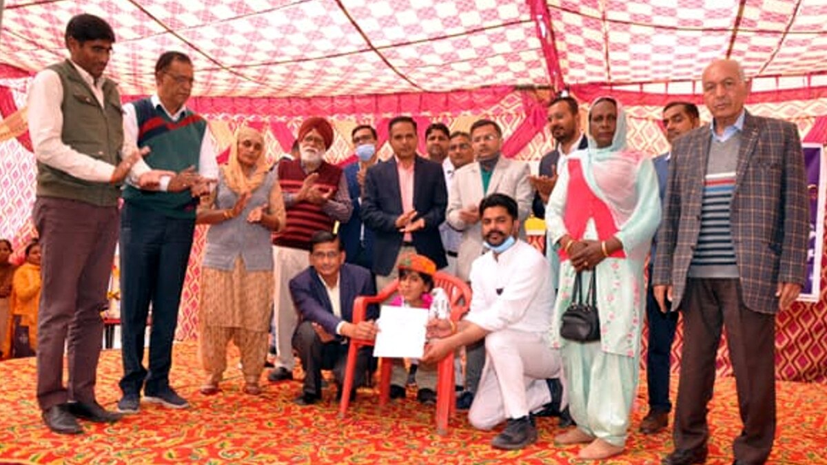 ये है भारत की 'स्टीफन हॉक‍िंग', द‍िमाग छोड़कर सारा शरीर सुन्न, 12वीं में म‍िला गार्गी पुरस्कार  