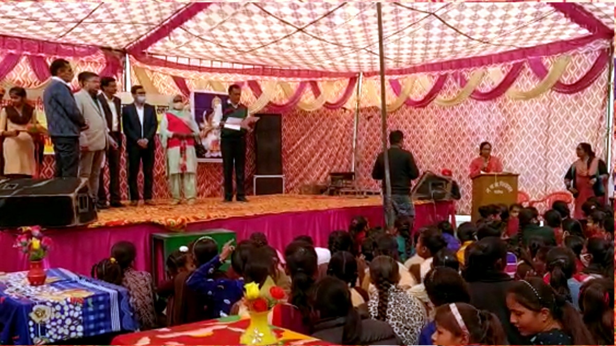 ये है भारत की 'स्टीफन हॉक‍िंग', द‍िमाग छोड़कर सारा शरीर सुन्न, 12वीं में म‍िला गार्गी पुरस्कार  