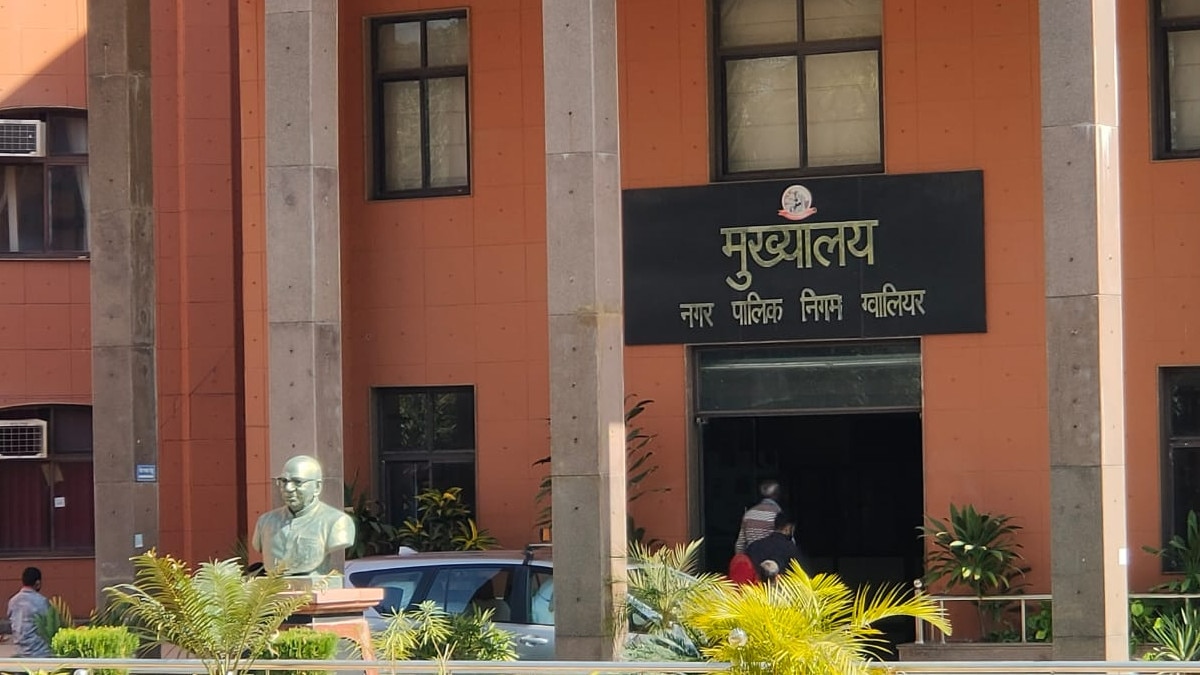 ग्वाल‍ियर: कोरोना वैक्सीनेशन प्रोग्राम बना मजाक, हजार से ज्यादा नगर निगम कर्मियों का लिस्ट में एक ही मोबाइल नम्बर