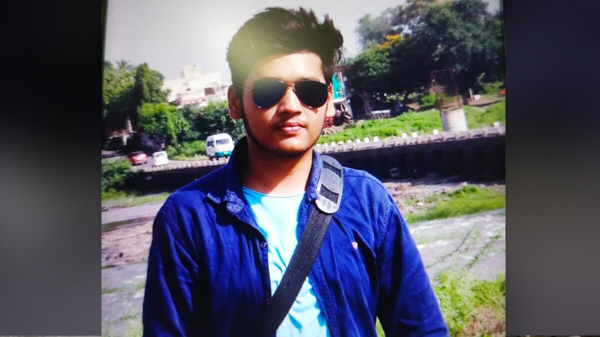  2 सेकेंड में 6 छात्रों की मौत, सीसीटीवी में नजर आई खड़े ट्रक में घुसती हुई तेज रफ्तार कार 