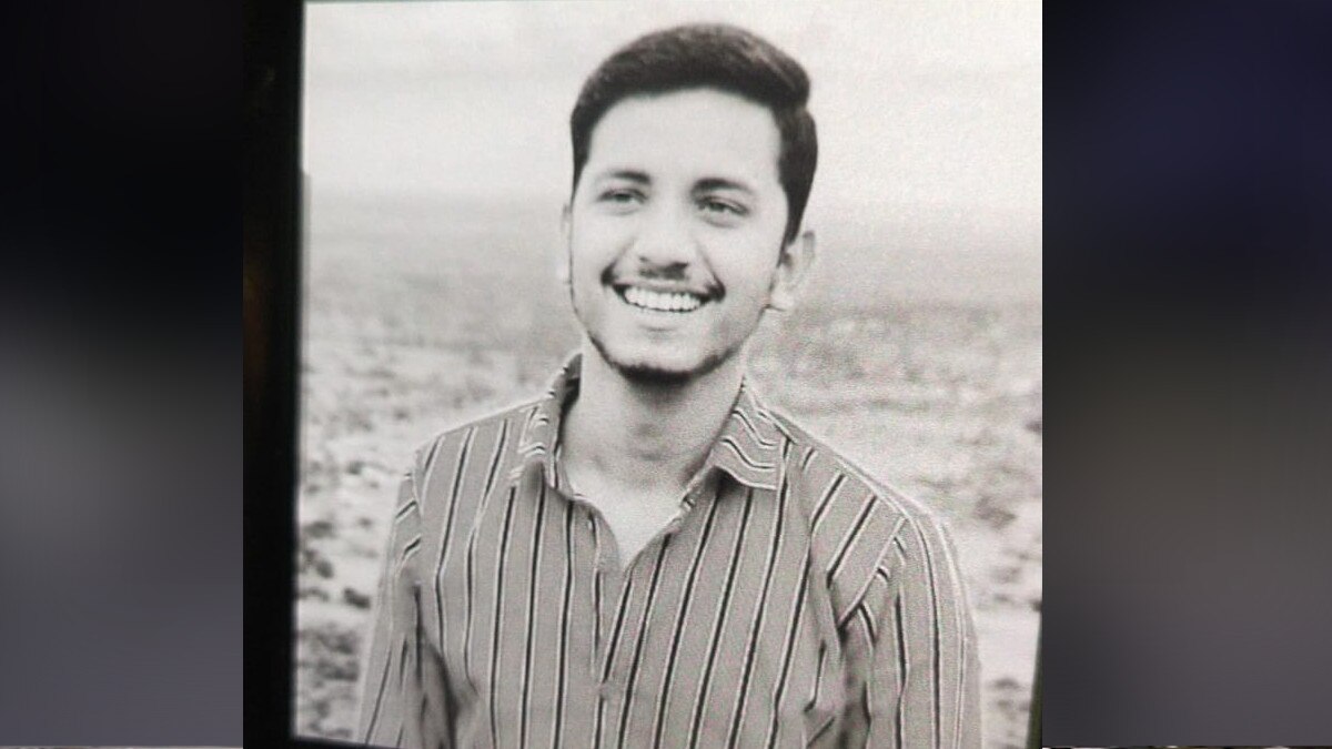 पेट्रोल से भरे टैंकर से टकरा गई तेज रफ्तार कार