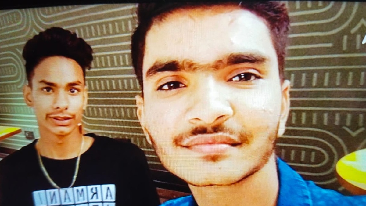 पेट्रोल से भरे टैंकर से टकरा गई तेज रफ्तार कार