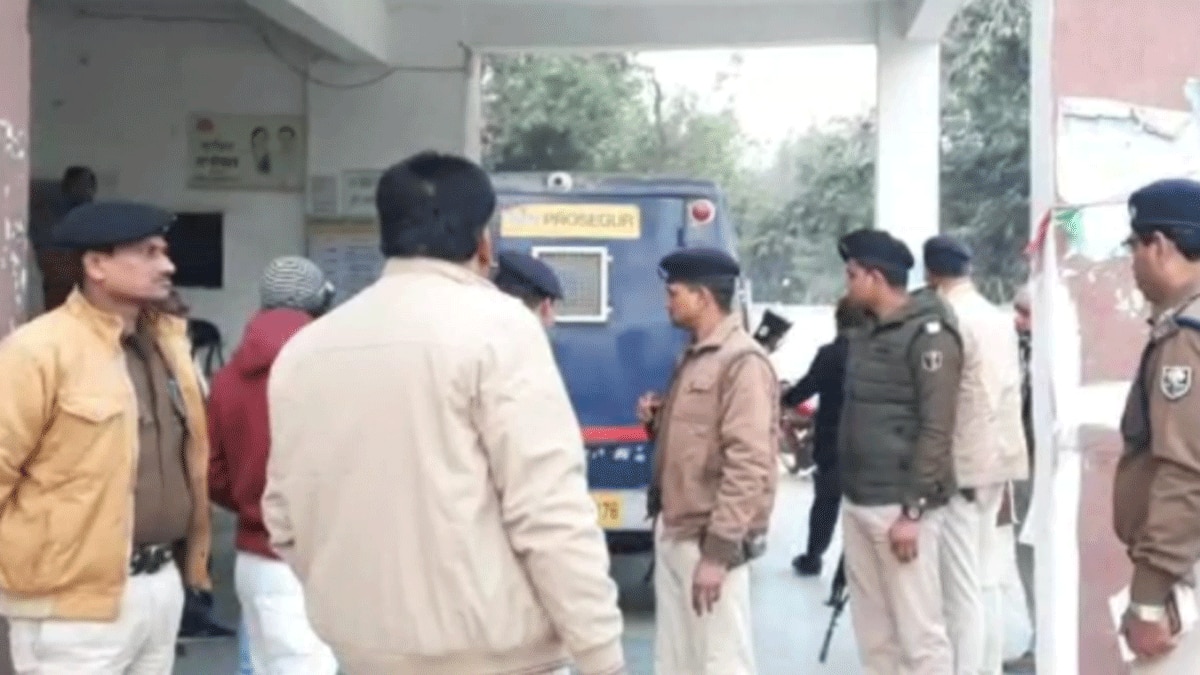 एटीएम कैश वैन से लूटे 45 लाख रुपये (फोटो आजतक)