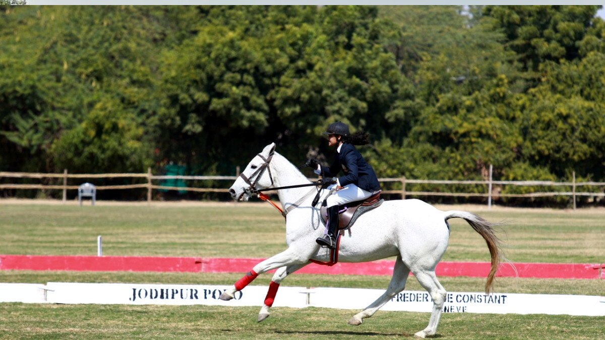 जोधपुर की बेटी साईमा बनी देश की पहली महिला वन स्टार हॉर्स राइडर, 80 क‍िमी की स्पर्धा में जीता पदक 