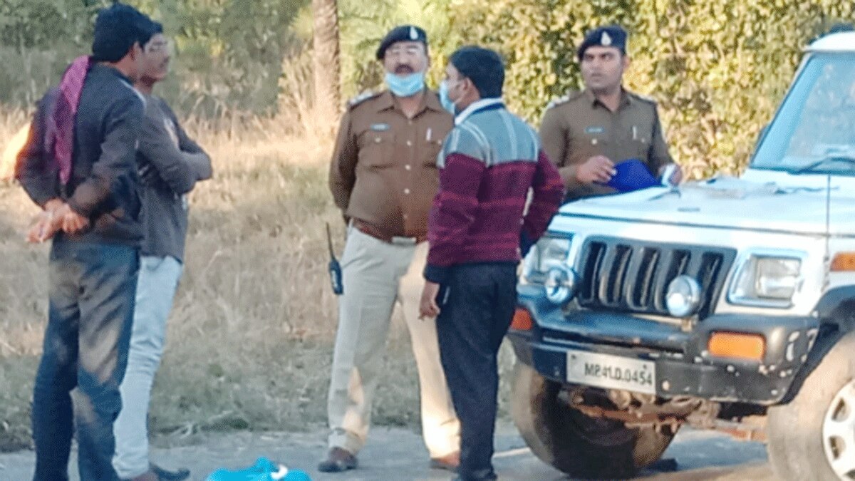 पुलिस ने कराई कब्रिस्तान की खुदाई (फोटो आजतक)