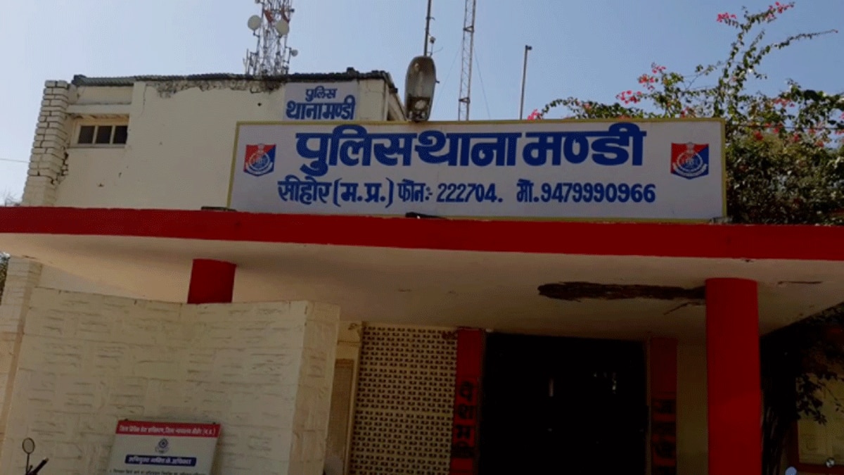 पुलिस ने कराई कब्रिस्तान की खुदाई (फोटो आजतक)