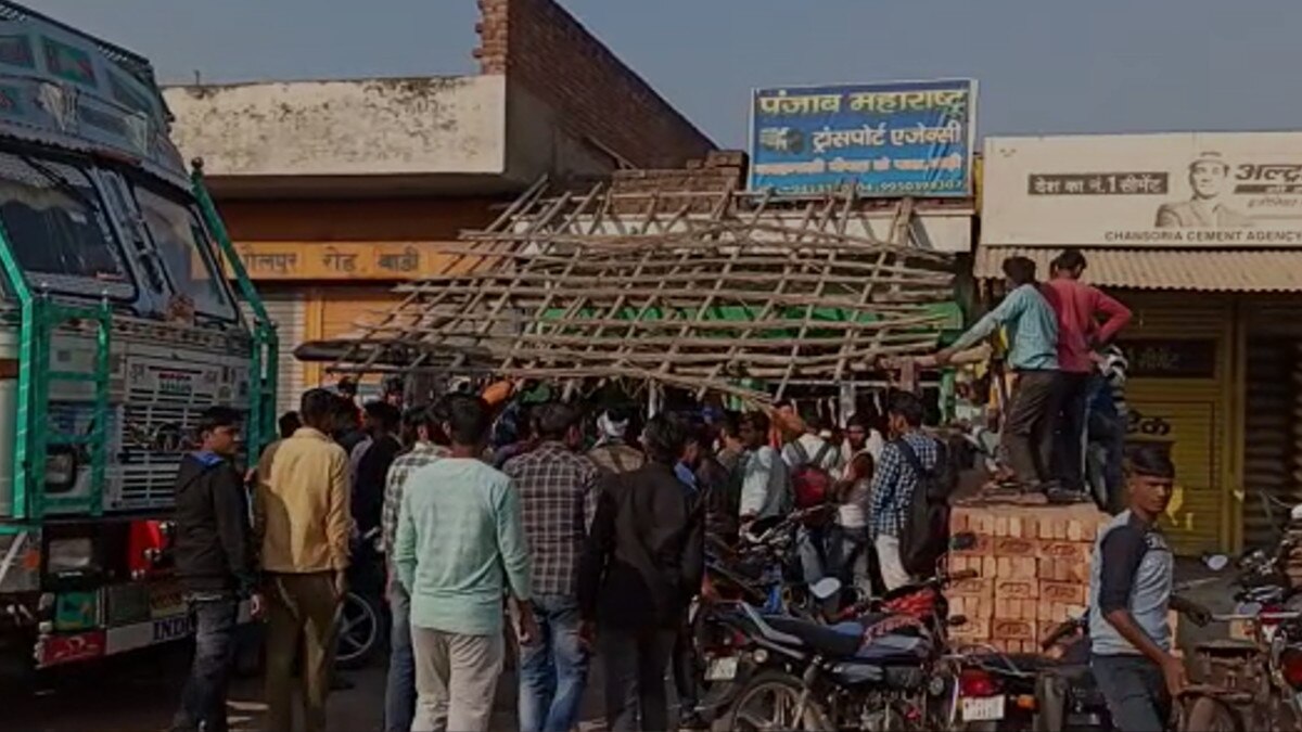 नाबाल‍िग को कट्टे की नोक जबरन उठाने की कोश‍िश, लोगों ने पकड़कर पीटा, आरोपी भी न‍िकले नाबाल‍िग 