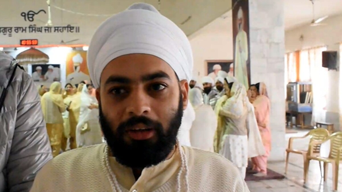 बैंड बाजे की जगह किसान आंदोलन के झंडों के साथ न‍िकली बारात, न‍िकाला रोड शो 