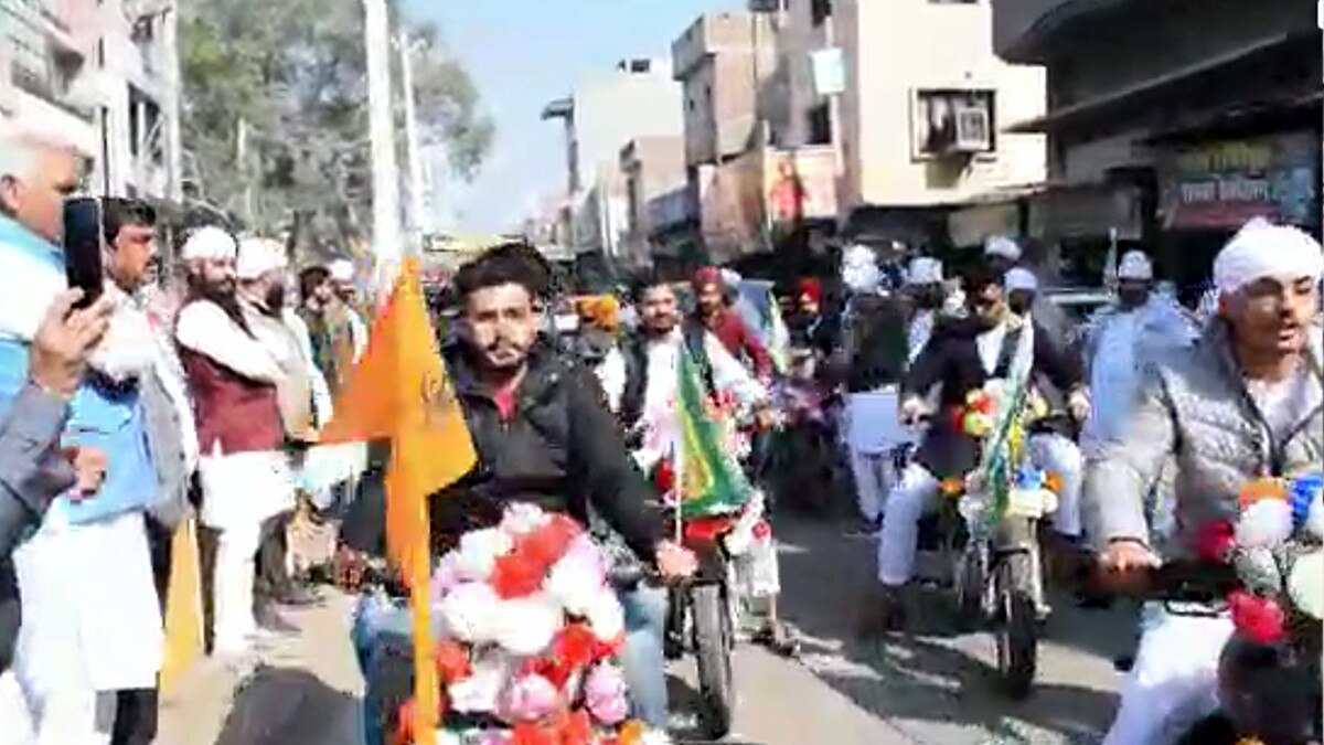 बैंड बाजे की जगह किसान आंदोलन के झंडों के साथ न‍िकली बारात, न‍िकाला रोड शो 