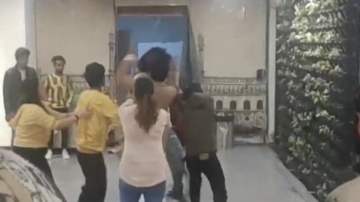 सभी के खिलाफ मारपीट का मुकदमा 