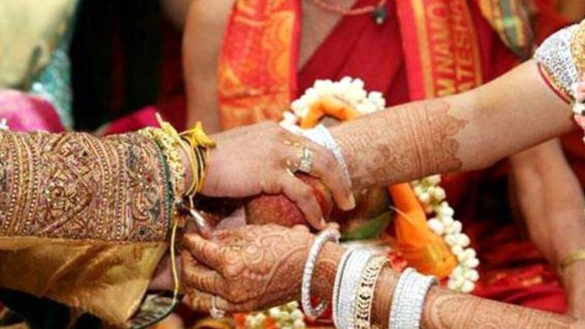 भोपाल में दूसरी पत्नी के साथ मिला.