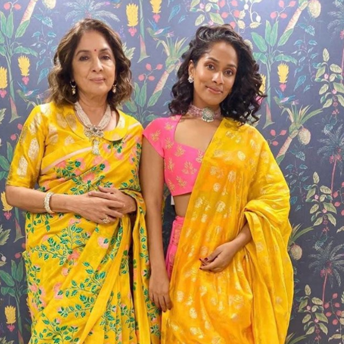 मसाबा गुप्ता मां नीना के साथ 