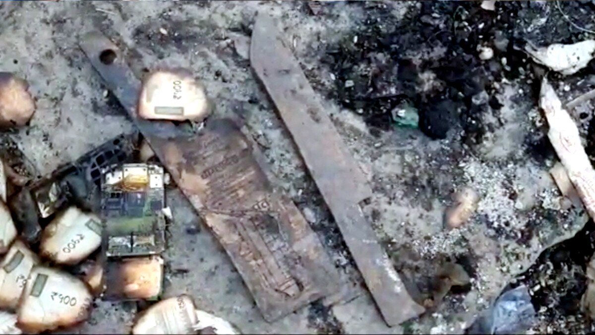 सर्दी में हाथ तापने 500-500 के नोट स्वाहा, पागल लगाता रहा हंसी के ठहाके 