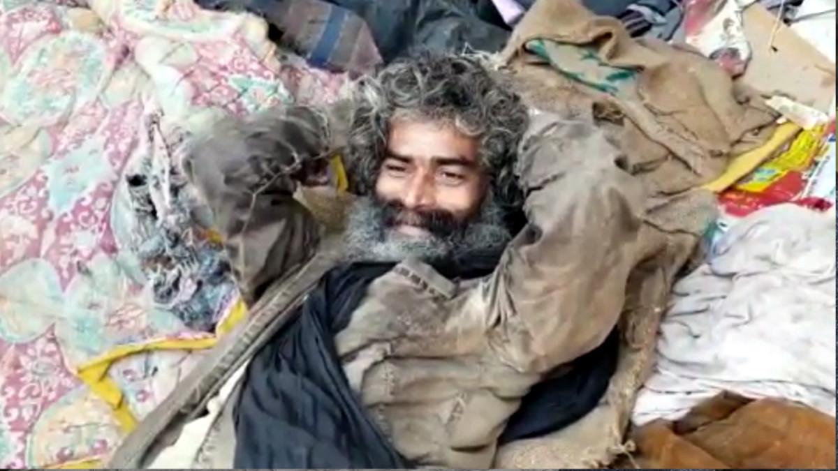 नोट जलाने वाला व‍िक्ष‍िप्त. 