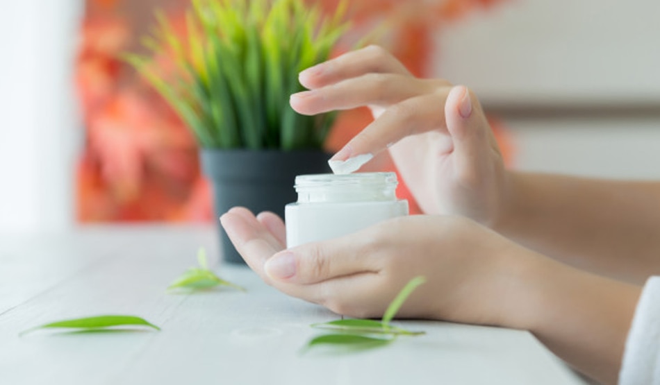 मॉइश्चराइजर की मोटी परत