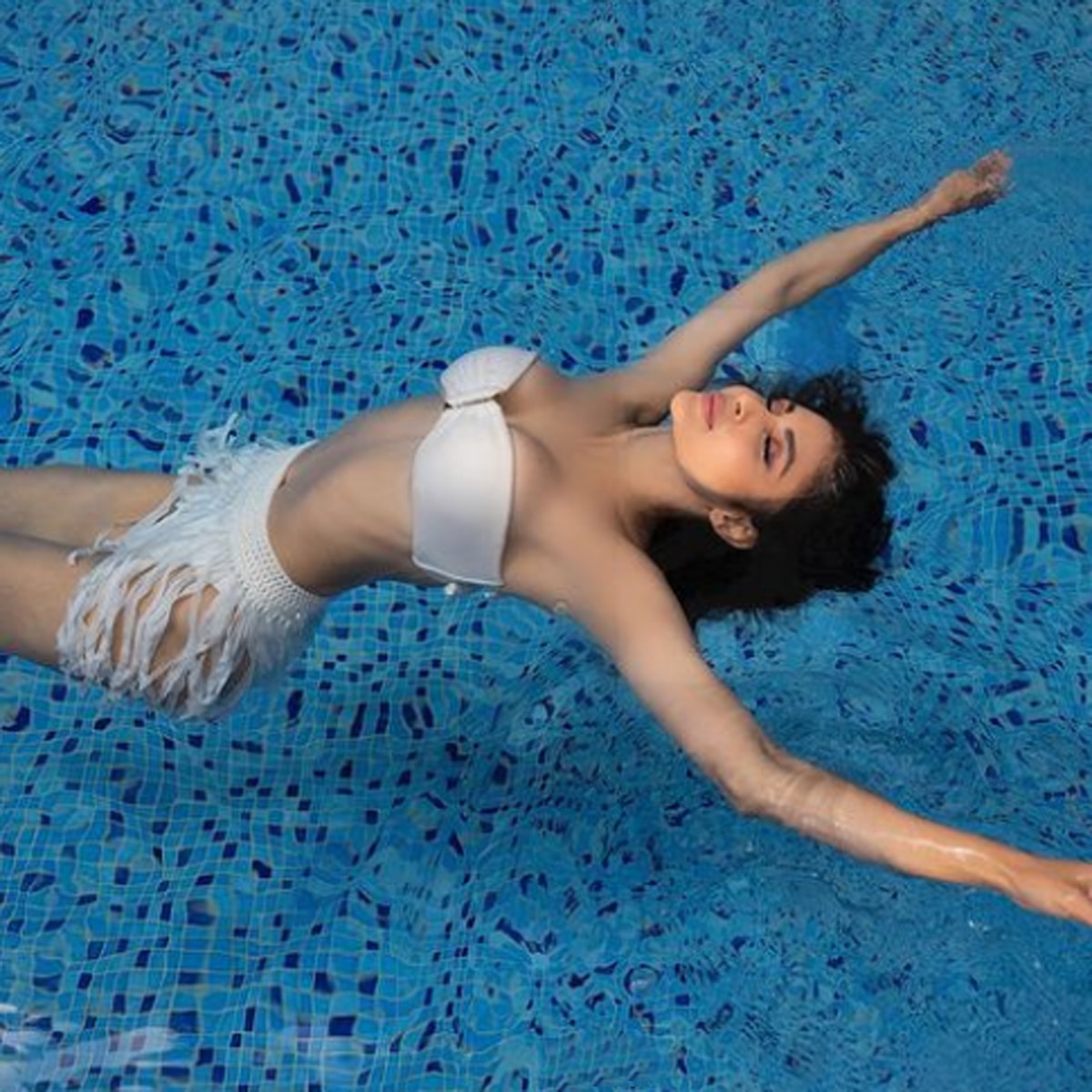 मौनी रॉय  