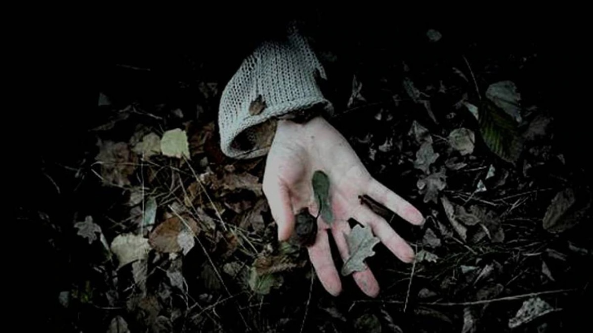 पड़ोसी बोले-खिड़की-दरवाजे बंद करके कोई पूजन का चल रहा था कार्य.