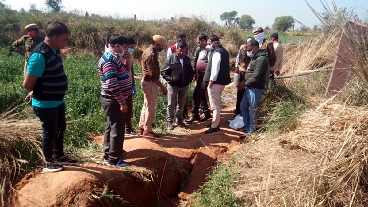 15 महीने बाद कब्र खोदी तो न‍िकली हड्ड‍ियां, पत्नी ने जीजा और प्रेमी के साथ मिलकर की थी पति की हत्या