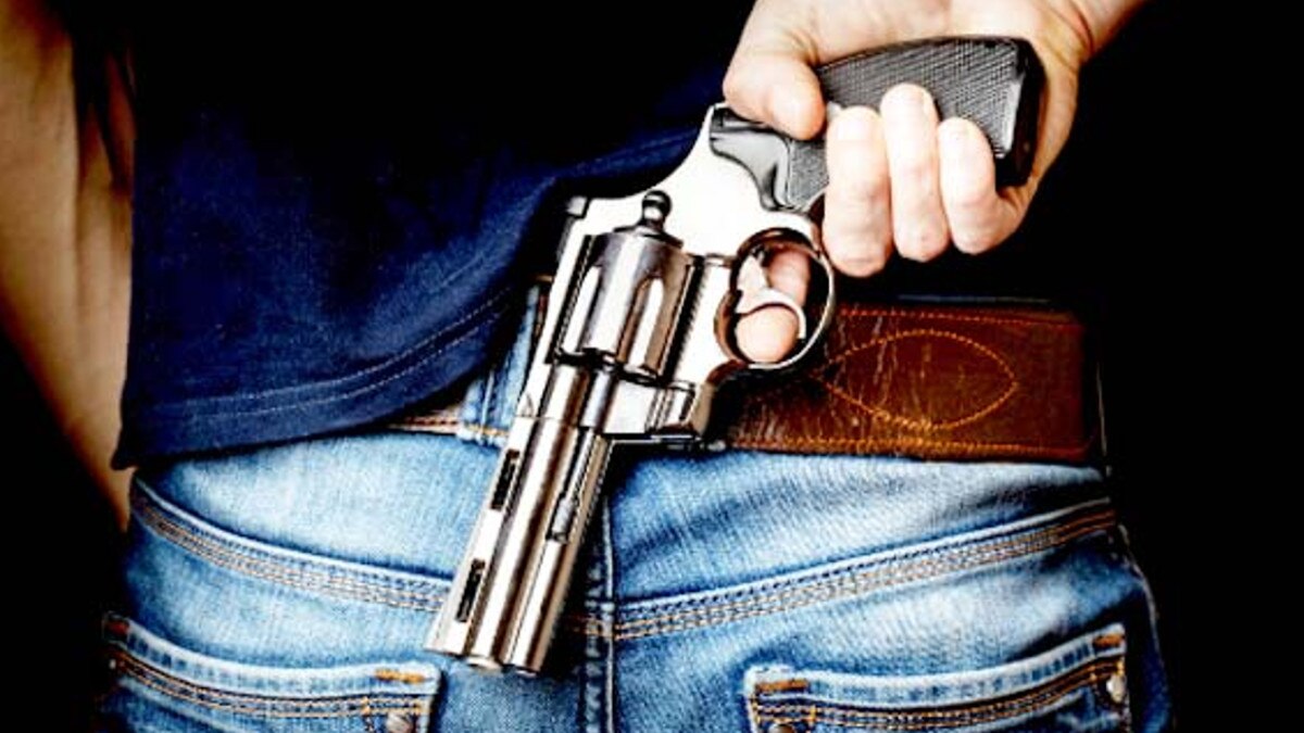 प्रॉम‍िस डे के द‍िन सिरफिरे आशिक ने युवती की कनपटी पर ट‍िकाया देशी कट्टा, कर द‍िया फायर 